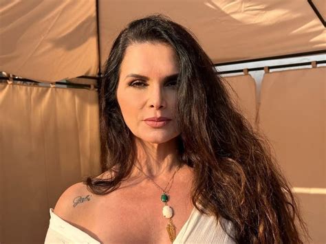 Luiza Ambiel Dando A Buceta - Luiza Ambiel grava vídeo picante com fã em carro: 'Experiência safada'