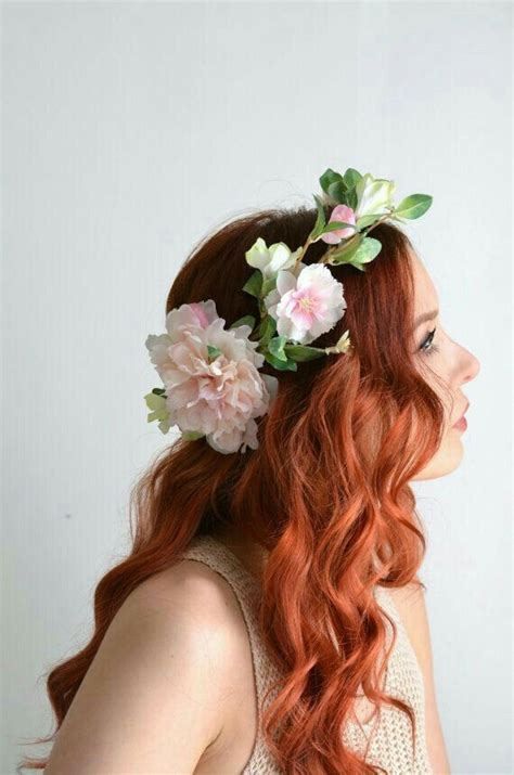 Pin by Плюшевый Ромка on Эстетика | Flowers in hair, Hair styles ...