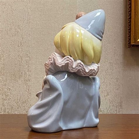 В наличии Фарфоровая статуэтка Lladro «Печальная нота».: 8 500 грн ...