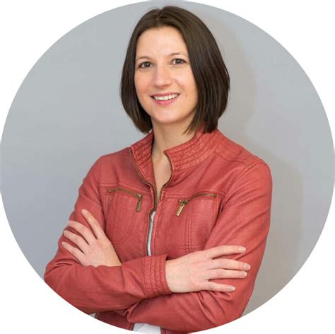 julia baumgartner simply finance finanzieren geld anlegen