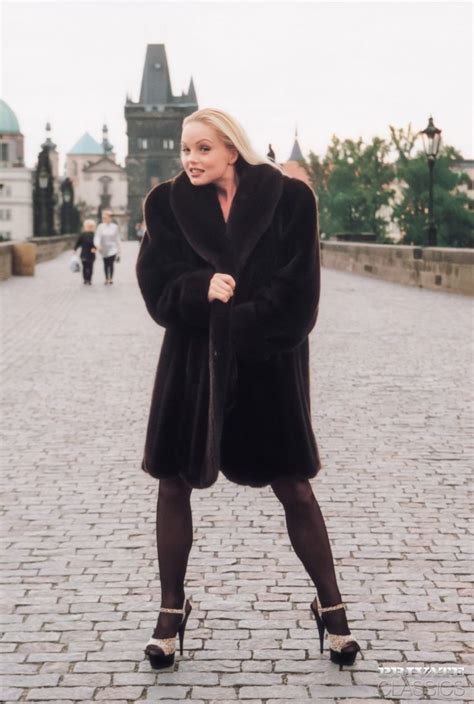 silvia saint mas ta dikhnei stoys dromoys tis praghas athenstimeout