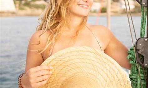 Shark Attack Survivor Autumn Renae Is Now A Millionaire Thanks To ...