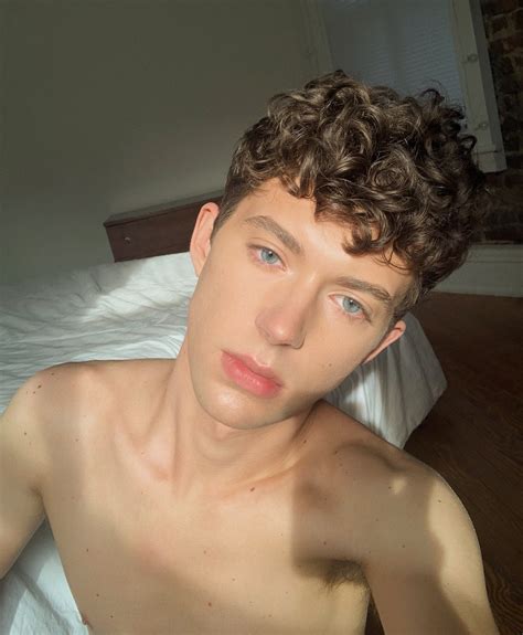 Gopi Maxted on Twitter: "@ChrisWTheStar Omg my prince 😍" / Twitter