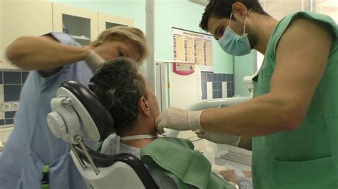 Klinika ústní, čelistní a obličejové chirurgie FN Brno - YouTube