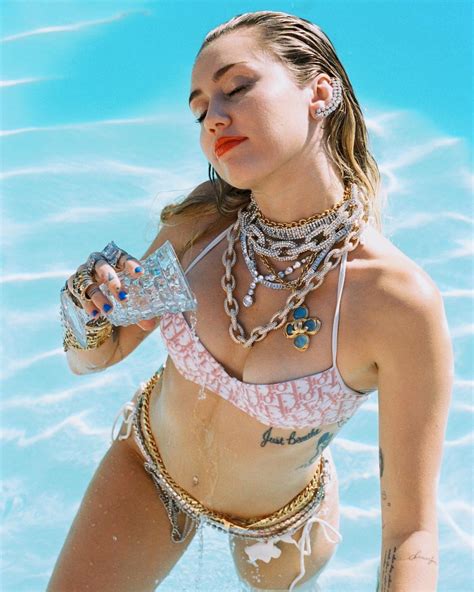 Miley Cyrus Latest Photos - CelebMafia