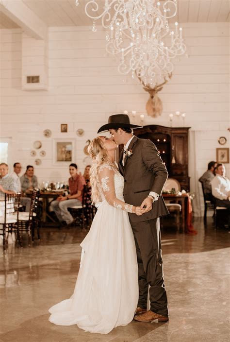 Cowboy hat wedding | Wedding poses, Wedding suits groom, Mom wedding
