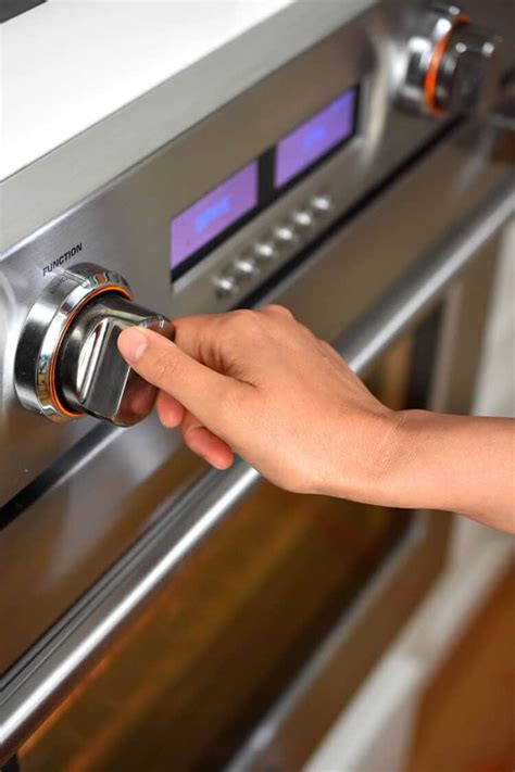 Gluten-Free Berry Crisp: Nutty Topping & Juicy Berries