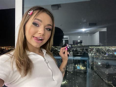 TW Pornstars - 🌸Mia The BRAT🌻. Twitter. 🫦 🙈 My tongue is bored 👅💥. 8:34