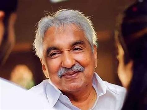 Oommen Chandy bids adieu to Thiruvananthapuram; his remains taken to ...