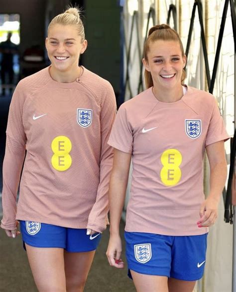 Tooney and Russo : r/WomenSoccerLegs