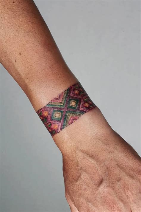 28 Wonderful Bracelet Tattoo Designs for Women