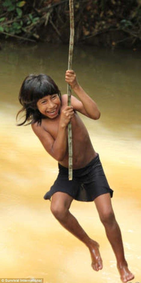 Extraordinary photos of the Awa Amazon tribe | Daily Mail Online