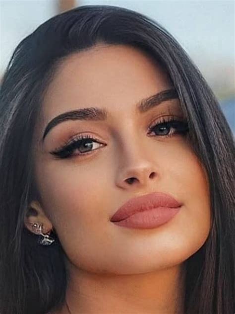 Pin by Paul Young on Pretty Faces | Brunette beauty, Beauty face