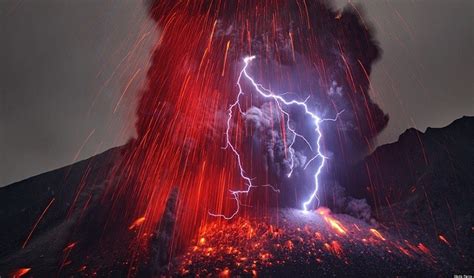 The World's Coolest Pictures Of Volcano Eruptions