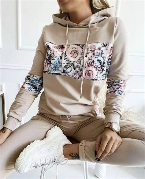 Дамски спортен екип 21406 бежов