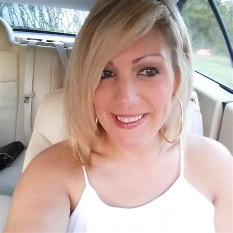 Amanda Logue's Instagram, Twitter & Facebook on IDCrawl