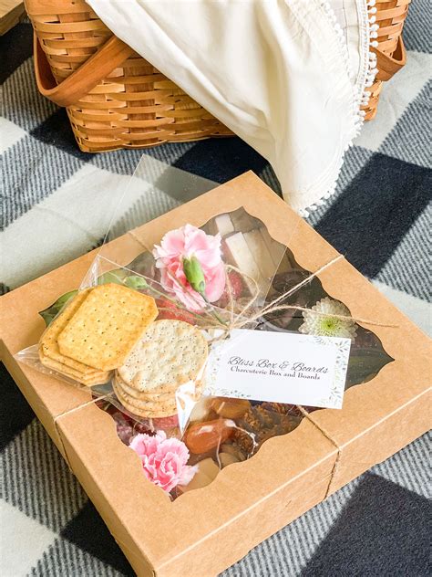 HOW TO PLAN THE PERFECT PICNIC IN HOUSTON - a tasteful trip