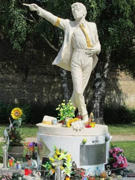 Top 10 Estatuas de Michael Jackson - Taringa! Joseph Jackson, Michael ...