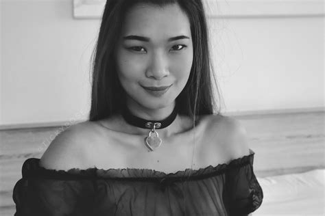 Tickypose | Scrolller