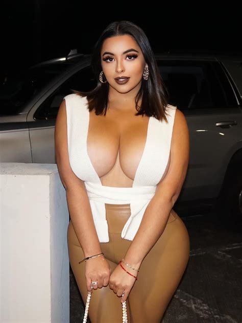 Tania Bombon - I’m ready for our dinner date. 🤎⌛️🔐 Make sure you follow