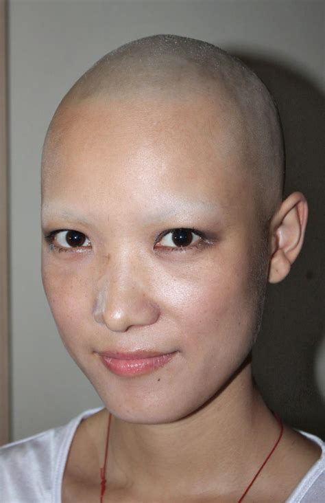 Pin on 剃髪『僕も丸坊主スキンヘッド』に生まれ変わりたい | Shaved hair women, Bald head women