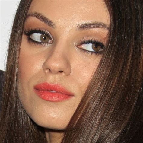 mila kunis oog   close