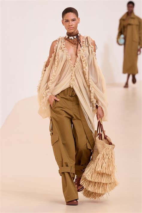 Zimmermann | Paris | Verão 2025 | Boho style outfits, Boho chic fashion