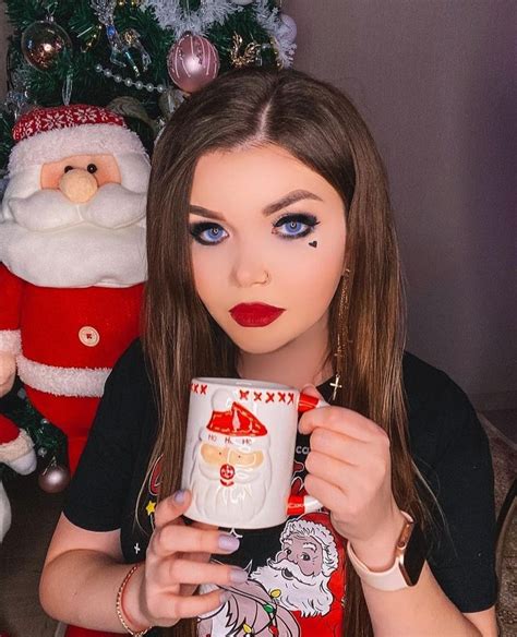 Pin by Варя 🖤🤞 on Елена райтман | Halloween face makeup, Face makeup ...