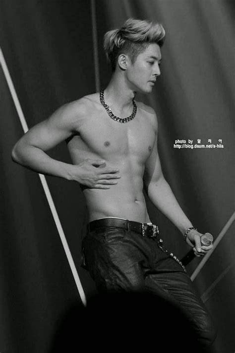 wandering thoughts...my K-World: Sexy Abs! Kim Hyun Joong @World Tour ...