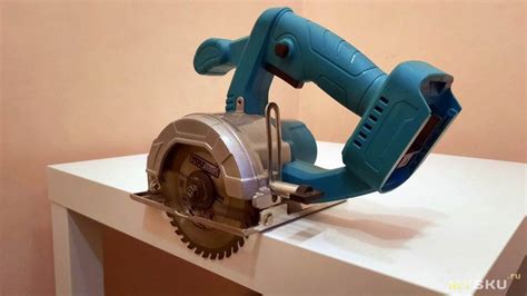 Ручная циркулярка на аккумуляторах Makita