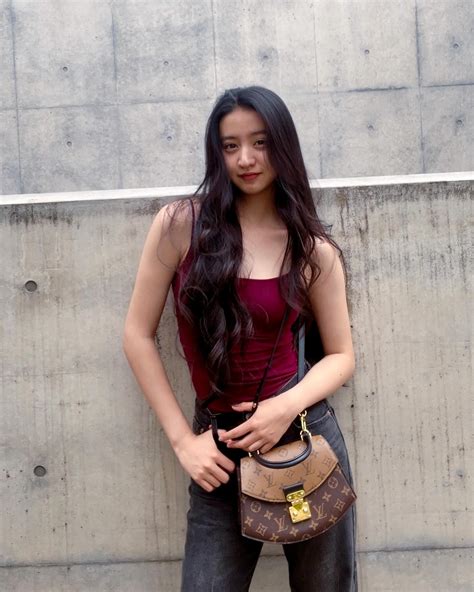 Ái nữ nhà tài tử số 1 Nhật Bản: 17 tuổi gây sốc vì chụp ảnh bán nude