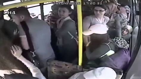 Домогался к турецкой девушке в автобусе - YouTube