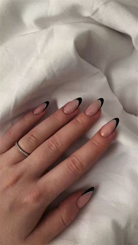 Маникюр/френч/чёрный маникюр/френч с блестками | Black nails, French ...