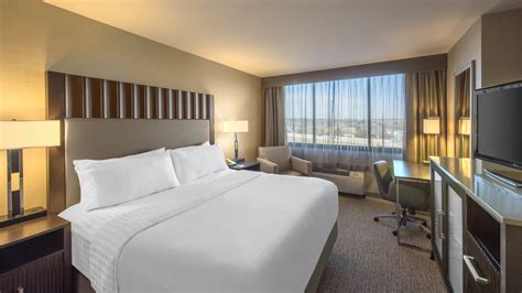 Rooms - Hotels in Lakewood CO - Holiday Inn Denver Lakewood