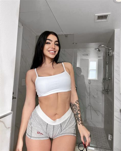 Emily Rinaudo [Model] - Biography, Family, Boyfriend, Career & Net Worth