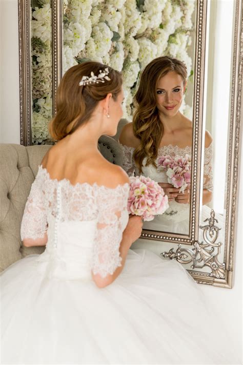 White bardot wedding dress | Beachweddingtips.com