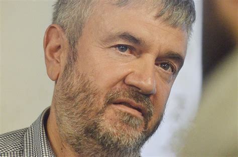 Огорчен съм само аз, майка ми не знае - Площад Славейков
