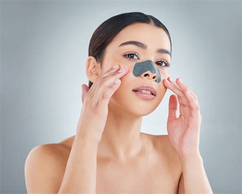 Blackheads: The best and worst ways to remove them