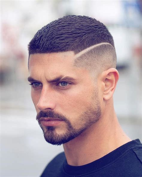 homme coiffure court le dernier