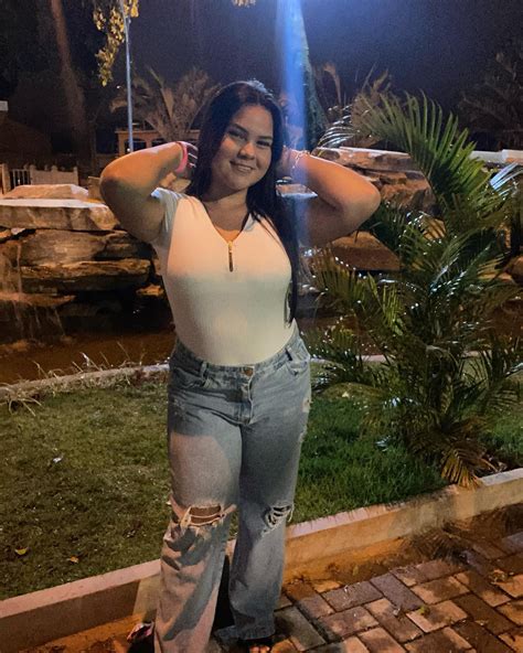 Larissa Silva (@s_.larissaa) • Instagram photos and videos