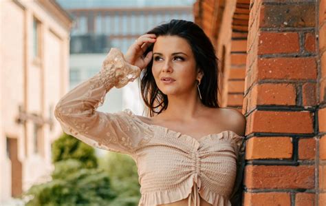 Uwielbiana wokalistka Aneta Działak Iness odważnie o swoim rycerzu ...