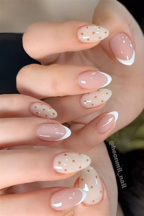 polka dot nail art    smaller cuter    scroll