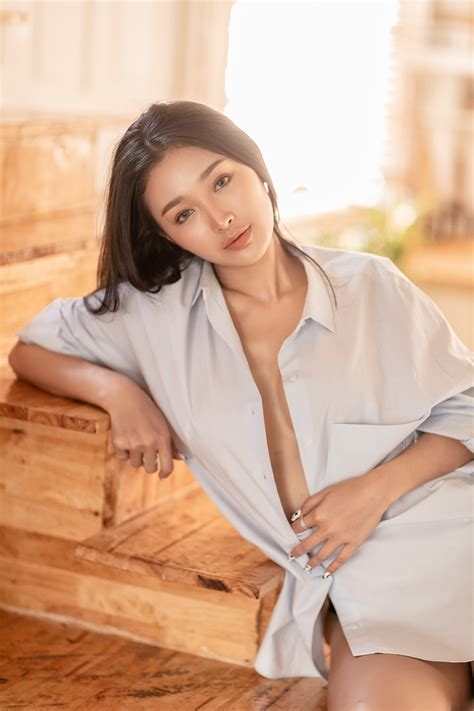 Namthip Chacov (Zudeah) : r/ThaiBeauties