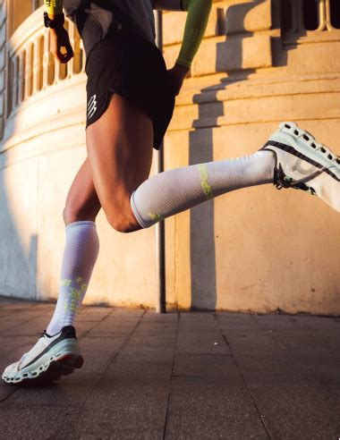 full socks oxygen white safe yellow high socks compressport