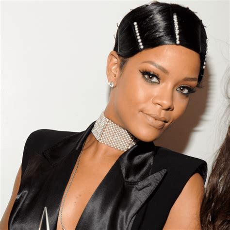 20 Creative Hairstyles and Practical Uses for Bobby Pins 27