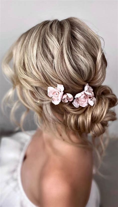 Sophisticated updos for any occasion – Messy Dreamy Princess Updo