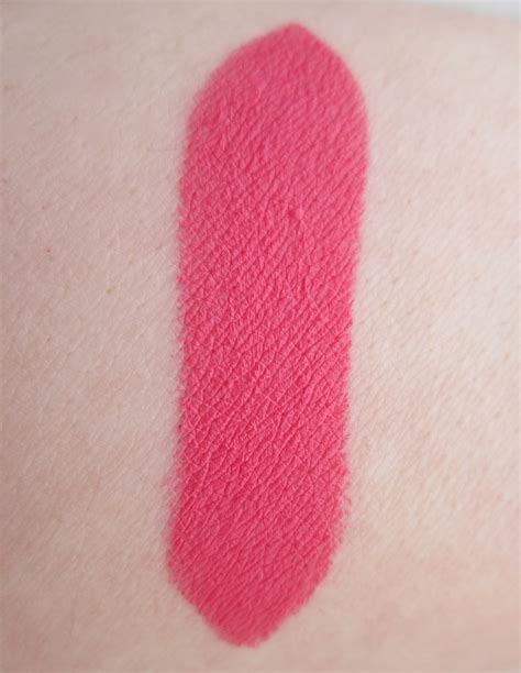 Pee Before Polish: MAC Force of Love and MAC Runaway Red