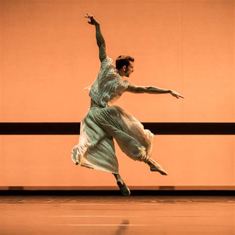 Full Moon - Sydney Dance Company
