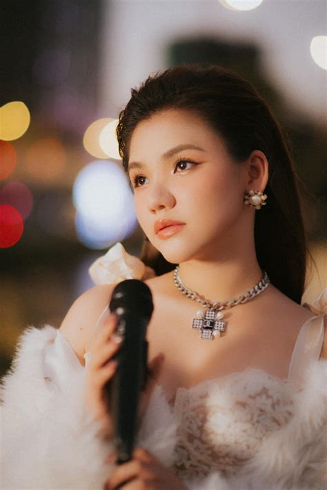 Myra Trần nói về quan điểm '10 nghệ sĩ Việt sang Mỹ, 9 người rưỡi muốn về'