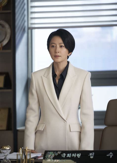 Filmes E Programas De Tv De Kim Hee Ae - "The Whirlwind" Kim Hee-ae: Graceful Charisma and Stellar Acting